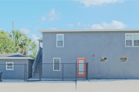 Commercial property in Saint Petersburg, Florida 200.67 sq.m. № 2112247 - photo 3