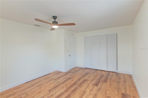Commercial property in Saint Petersburg, Florida 200.67 sq.m. № 2112247 - photo 13