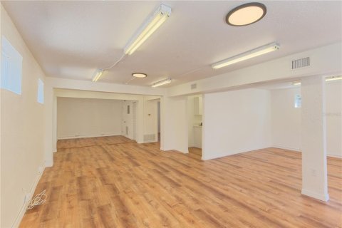 Commercial property in Saint Petersburg, Florida 200.67 sq.m. № 2112247 - photo 8
