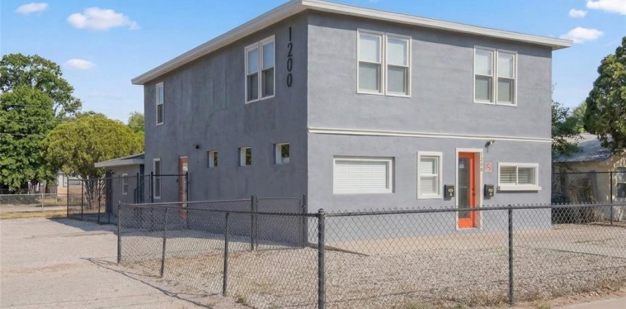 Commercial property in Saint Petersburg, Florida 200.67 sq.m. № 2112247