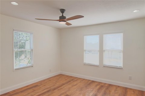 Commercial property in Saint Petersburg, Florida 200.67 sq.m. № 2112247 - photo 17