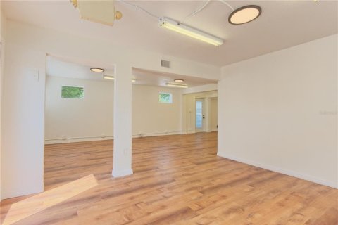 Commercial property in Saint Petersburg, Florida 200.67 sq.m. № 2112247 - photo 9