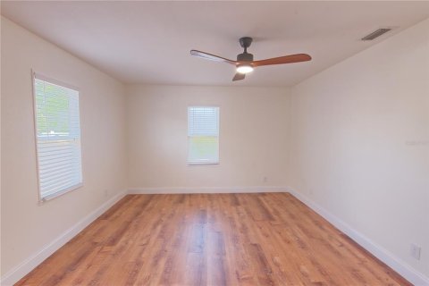 Commercial property in Saint Petersburg, Florida 200.67 sq.m. № 2112247 - photo 14