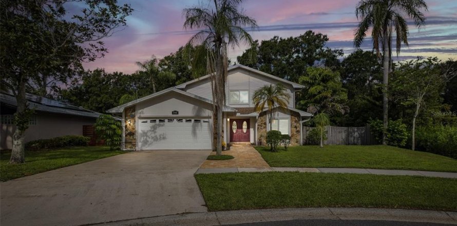 House in Clearwater, Florida 5 bedrooms, 232.63 sq.m. № 1855762