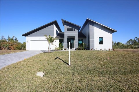 Casa en Port Charlotte, Florida 4 dormitorios, 184.97 m2 № 2098766