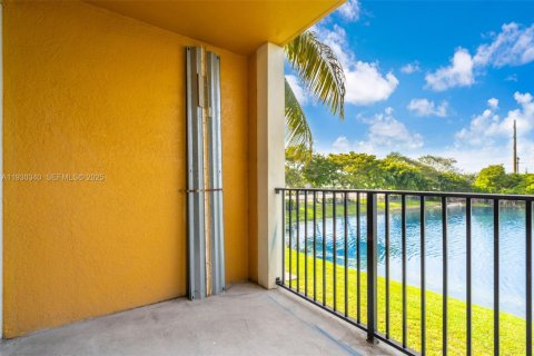 Copropriété à vendre à Miramar, Floride: 3 chambres, 105.91 m2 № 1989116 - photo 25