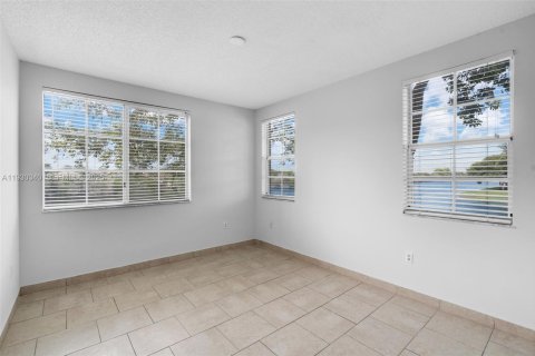 Copropriété à vendre à Miramar, Floride: 3 chambres, 105.91 m2 № 1989116 - photo 11