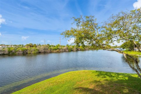 Copropriété à vendre à Miramar, Floride: 3 chambres, 105.91 m2 № 1989116 - photo 27