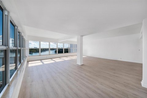 Copropriété à vendre à Bay Harbor Islands, Floride: 2 chambres, 164.44 m2 № 1975350 - photo 13