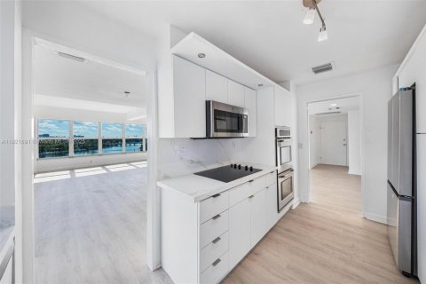 Copropriété à vendre à Bay Harbor Islands, Floride: 2 chambres, 164.44 m2 № 1975350 - photo 20