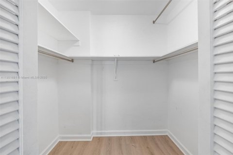 Copropriété à vendre à Bay Harbor Islands, Floride: 2 chambres, 164.44 m2 № 1975350 - photo 2