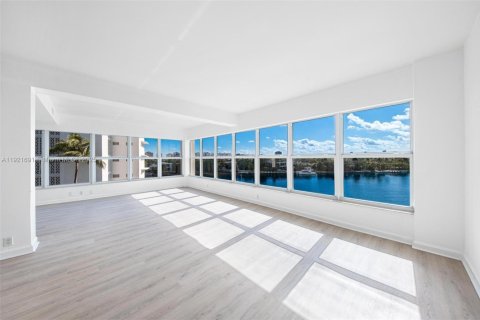 Copropriété à vendre à Bay Harbor Islands, Floride: 2 chambres, 164.44 m2 № 1975350 - photo 5