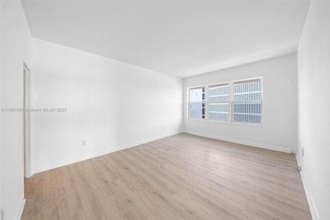 Copropriété à vendre à Bay Harbor Islands, Floride: 2 chambres, 164.44 m2 № 1975350 - photo 23