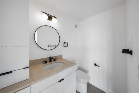 Copropriété à vendre à Bay Harbor Islands, Floride: 2 chambres, 164.44 m2 № 1975350 - photo 28