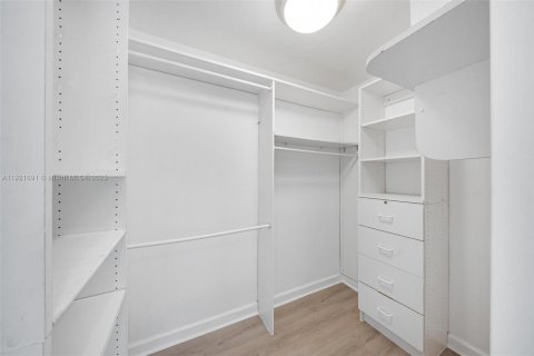 Copropriété à vendre à Bay Harbor Islands, Floride: 2 chambres, 164.44 m2 № 1975350 - photo 3