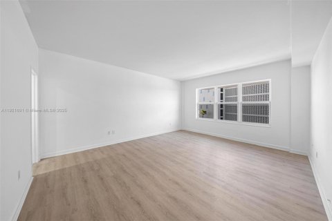 Copropriété à vendre à Bay Harbor Islands, Floride: 2 chambres, 164.44 m2 № 1975350 - photo 29