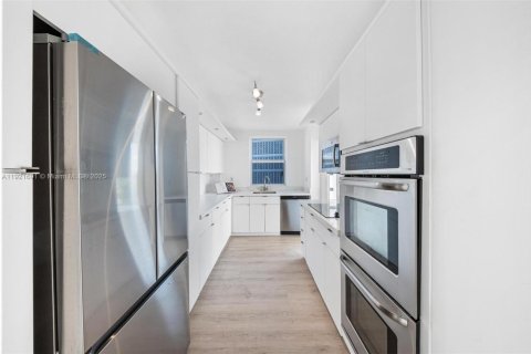 Copropriété à vendre à Bay Harbor Islands, Floride: 2 chambres, 164.44 m2 № 1975350 - photo 16