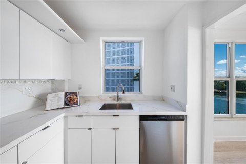 Copropriété à vendre à Bay Harbor Islands, Floride: 2 chambres, 164.44 m2 № 1975350 - photo 18