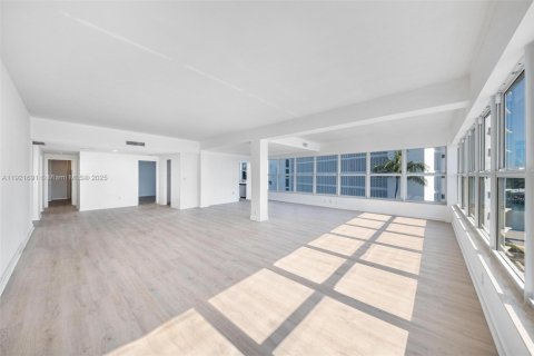 Copropriété à vendre à Bay Harbor Islands, Floride: 2 chambres, 164.44 m2 № 1975350 - photo 10