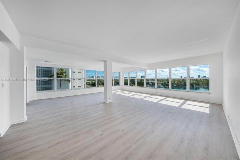 Copropriété à vendre à Bay Harbor Islands, Floride: 2 chambres, 164.44 m2 № 1975350 - photo 6