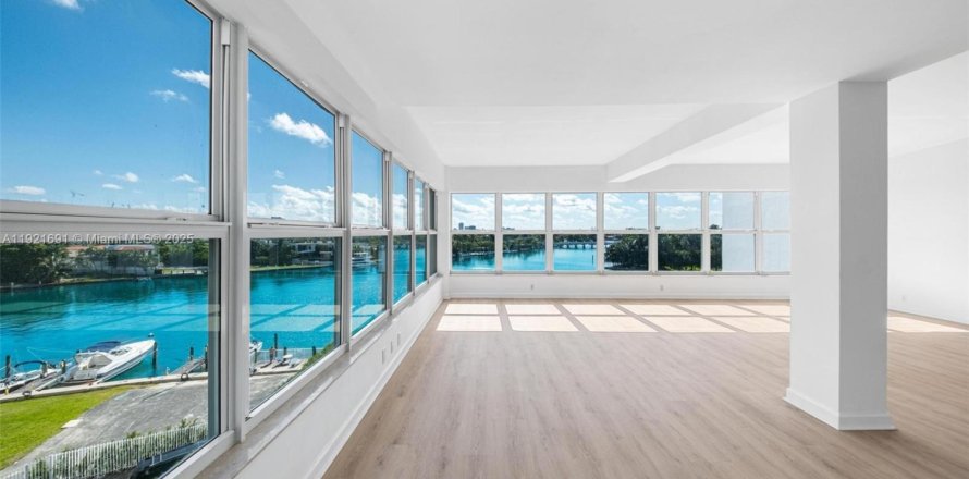 Condo à Bay Harbor Islands, Floride, 2 chambres  № 1975350