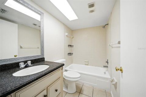Condo in Seminole, Florida, 2 bedrooms  № 1873428 - photo 9