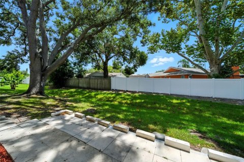 Condo in Seminole, Florida, 2 bedrooms  № 1873428 - photo 14