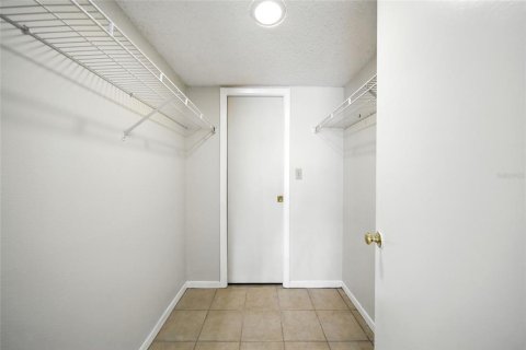 Condo in Seminole, Florida, 2 bedrooms  № 1873428 - photo 13