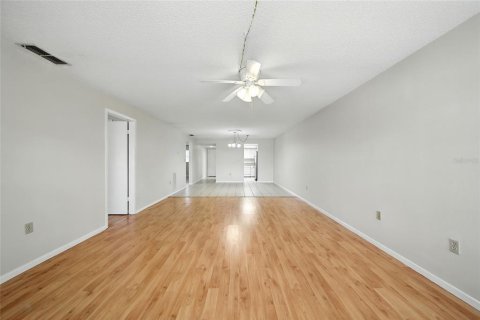 Condo in Seminole, Florida, 2 bedrooms  № 1873428 - photo 6