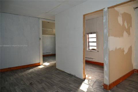 Купить виллу или дом в Корал-Гейблс, Флорида 2 спальни, 70.23м2, № 1963999 - фото 5