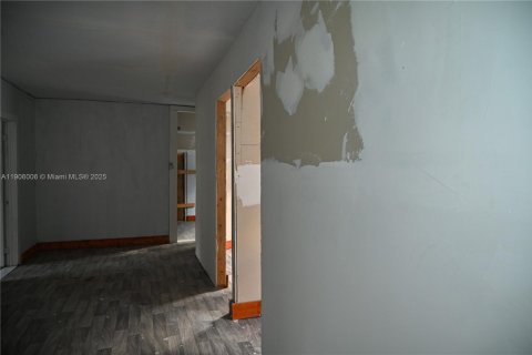 Купить виллу или дом в Корал-Гейблс, Флорида 2 спальни, 70.23м2, № 1963999 - фото 7