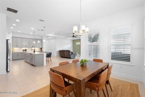 House in Port Orange, Florida 4 bedrooms, 229.28 sq.m. № 2093180 - photo 14