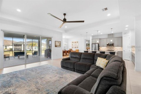 House in Port Orange, Florida 4 bedrooms, 229.28 sq.m. № 2093180 - photo 12