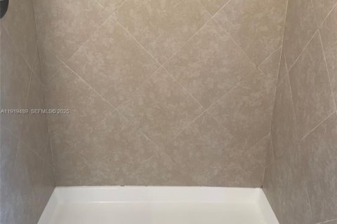 Condominio en alquiler en Miami, Florida, 2 dormitorios, 88.81 m2 № 1990051 - foto 9