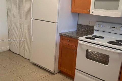 Condominio en Miami, Florida, 2 dormitorios  № 1990051