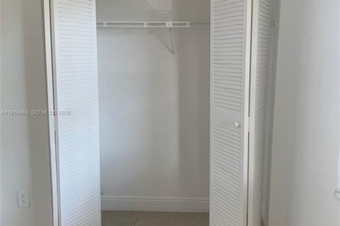 Condominio en alquiler en Miami, Florida, 2 dormitorios, 88.81 m2 № 1990051 - foto 10