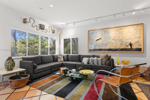 Casa en venta en Miami Shores, Florida, 3 dormitorios, 214.79 m2 № 1965871 - foto 13