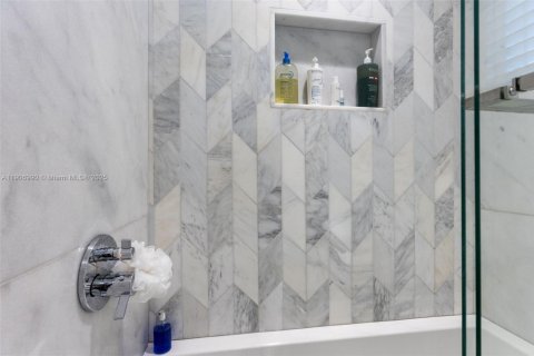 Casa en venta en Miami Shores, Florida, 3 dormitorios, 214.79 m2 № 1965871 - foto 30
