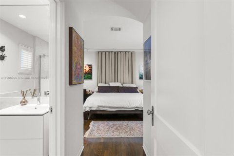 Casa en venta en Miami Shores, Florida, 3 dormitorios, 214.79 m2 № 1965871 - foto 24