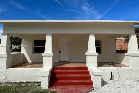 Commercial property in Miami, Florida № 1867649 - photo 1