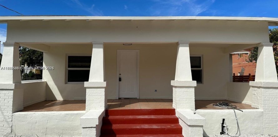 Commercial property in Miami, Florida № 1867649