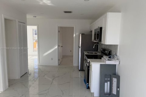 Commercial property in Miami, Florida № 1867649 - photo 14