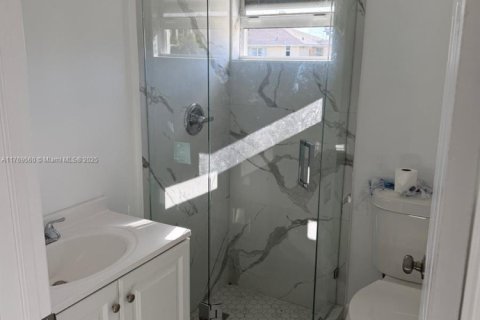 Commercial property in Miami, Florida № 1867649 - photo 4