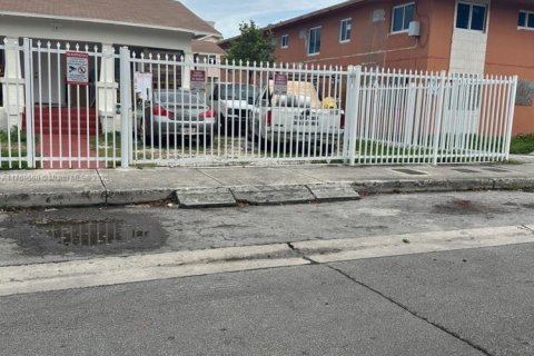 Commercial property in Miami, Florida № 1867649 - photo 10