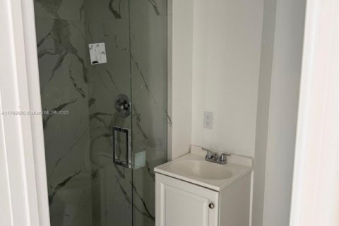Commercial property in Miami, Florida № 1867649 - photo 3