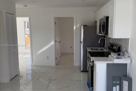 Commercial property in Miami, Florida № 1867649 - photo 15