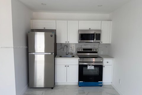 Commercial property in Miami, Florida № 1867649 - photo 13