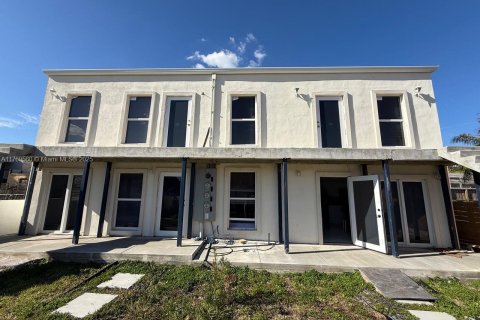 Commercial property in Miami, Florida № 1867649 - photo 9