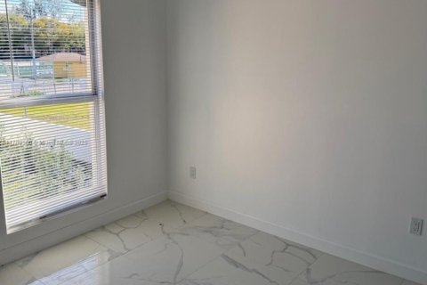 Commercial property in Miami, Florida № 1867649 - photo 17