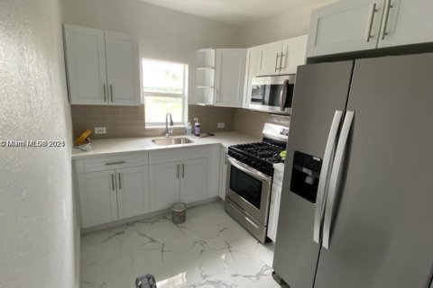 Commercial property in Miami, Florida № 1867649 - photo 12